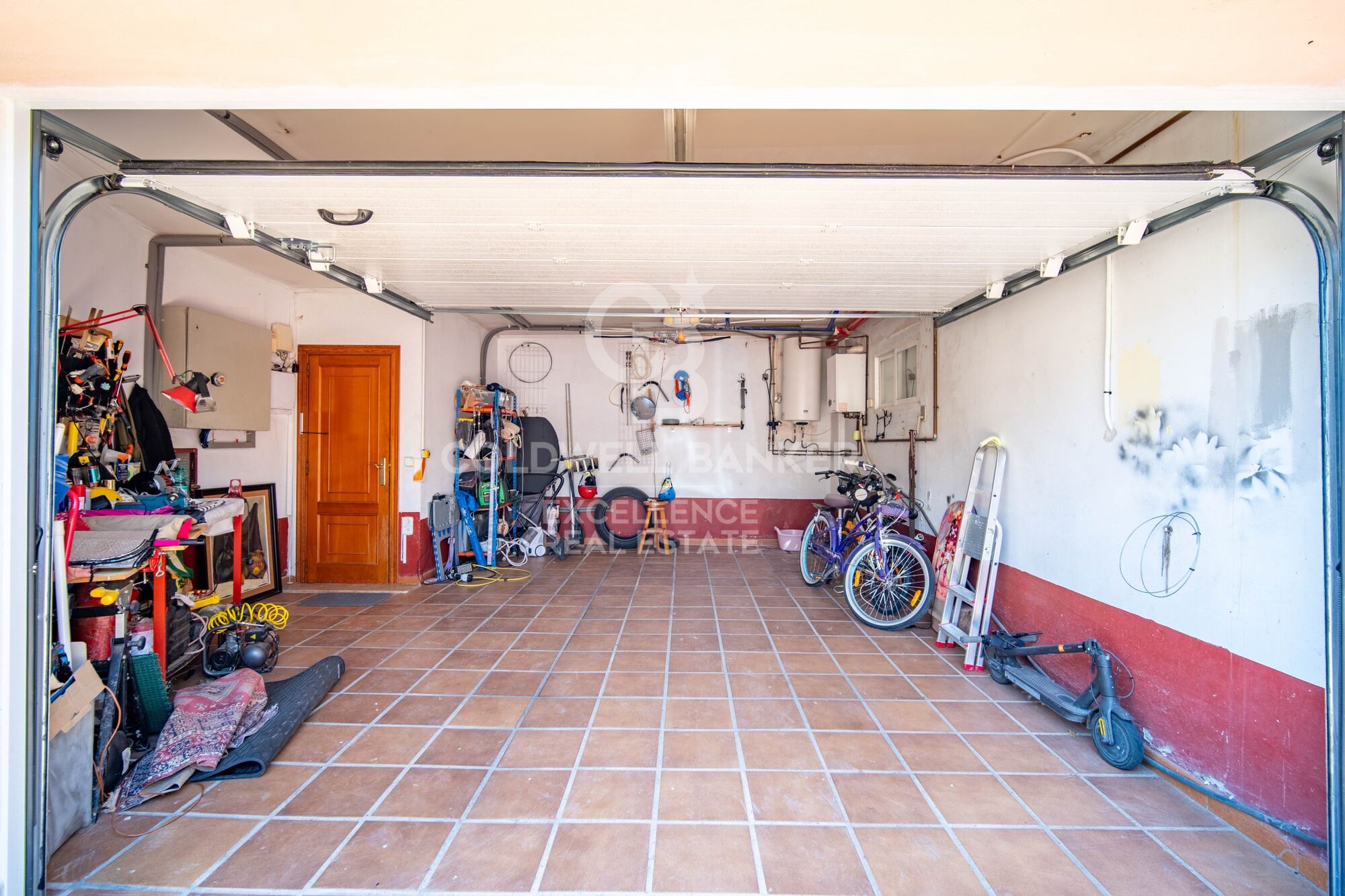 Villa de 350 m² con piscina, terrazas y 7 dormitorios en Monte Alcedo.