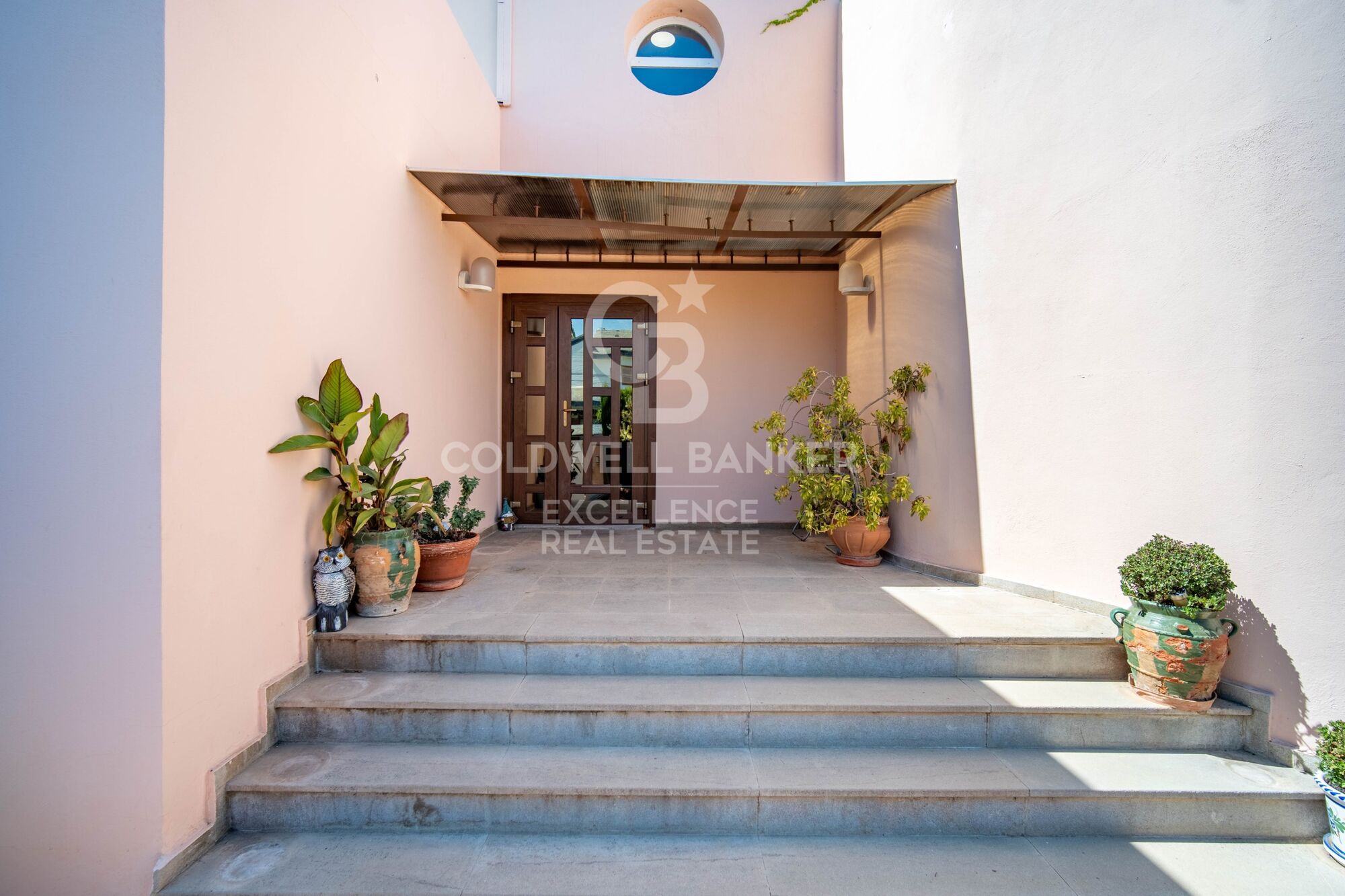 350 m² villa with pool, terraces, and 7 bedrooms in Monte Alcedo