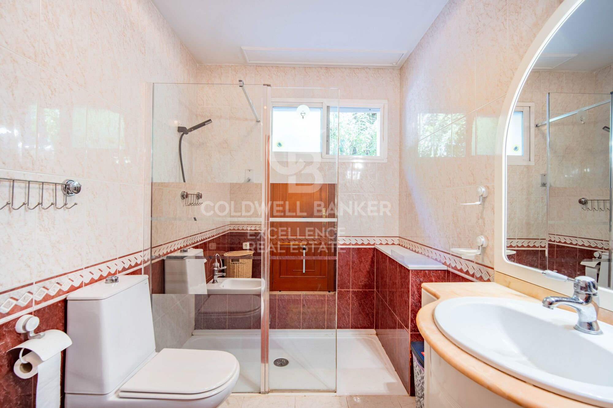 350 m² villa with pool, terraces, and 7 bedrooms in Monte Alcedo