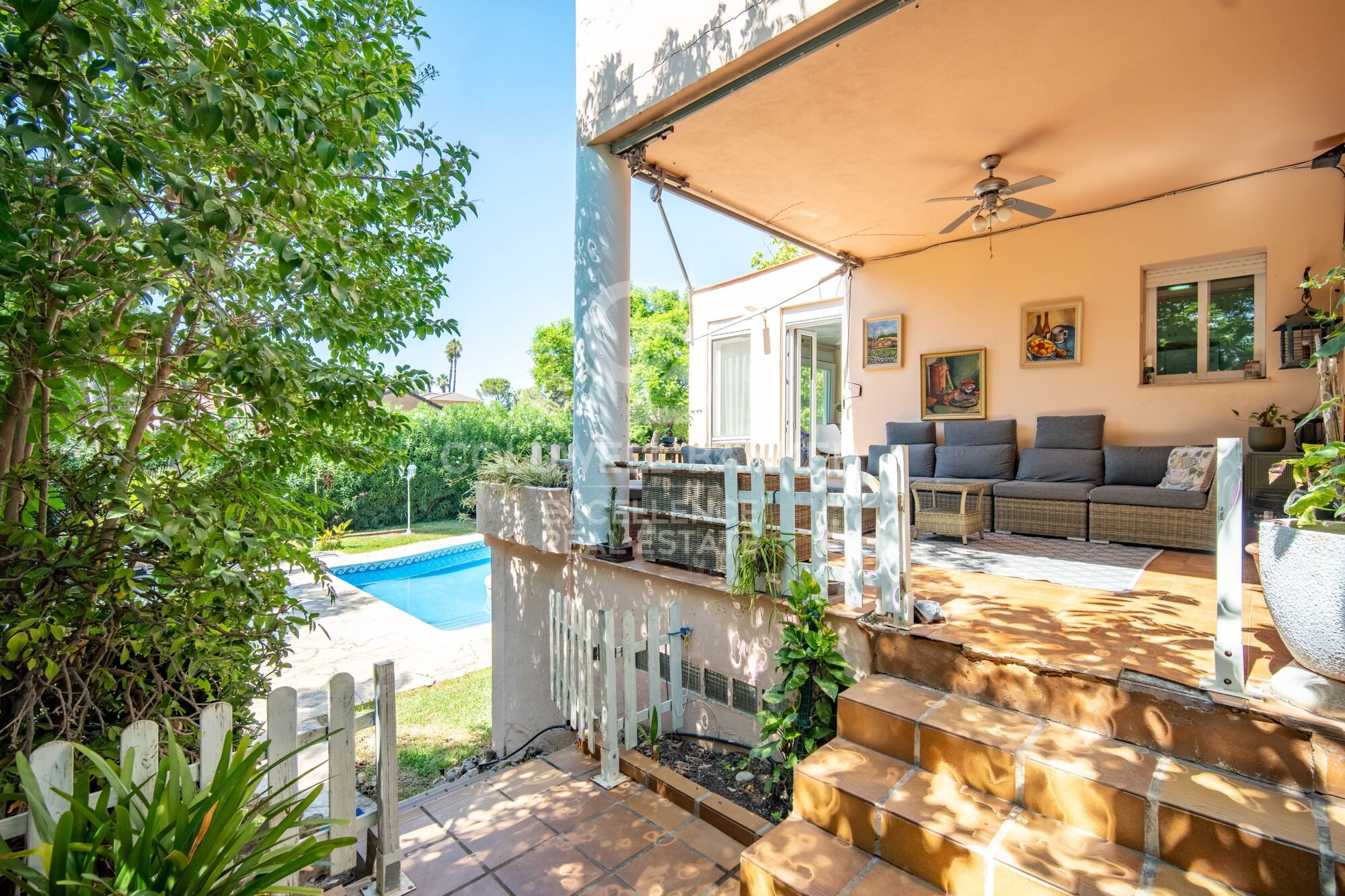 350 m² villa with pool, terraces, and 7 bedrooms in Monte Alcedo