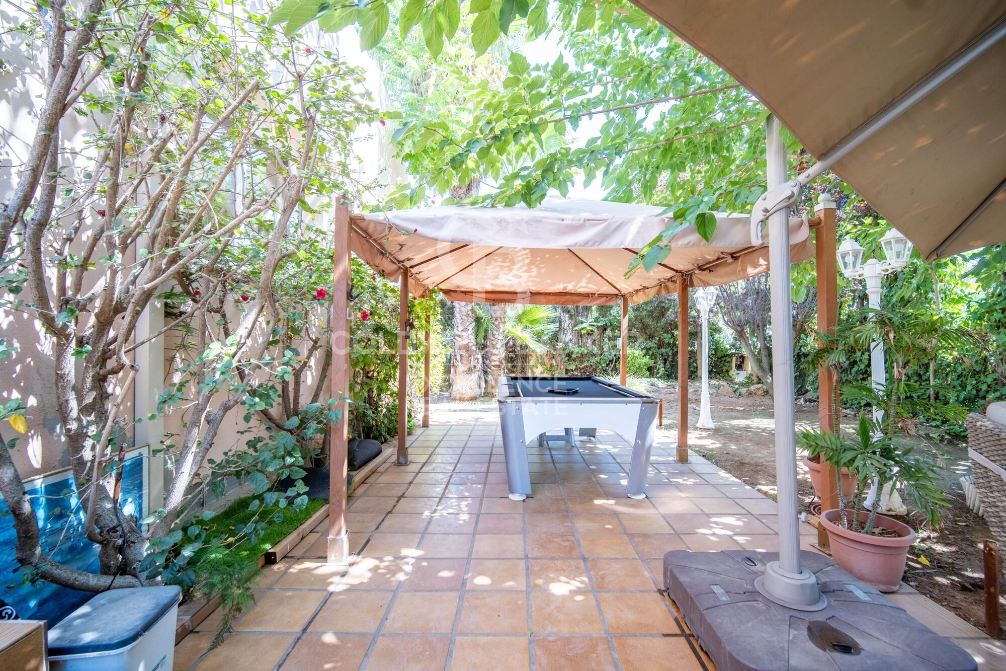 350 m² villa with pool, terraces, and 7 bedrooms in Monte Alcedo