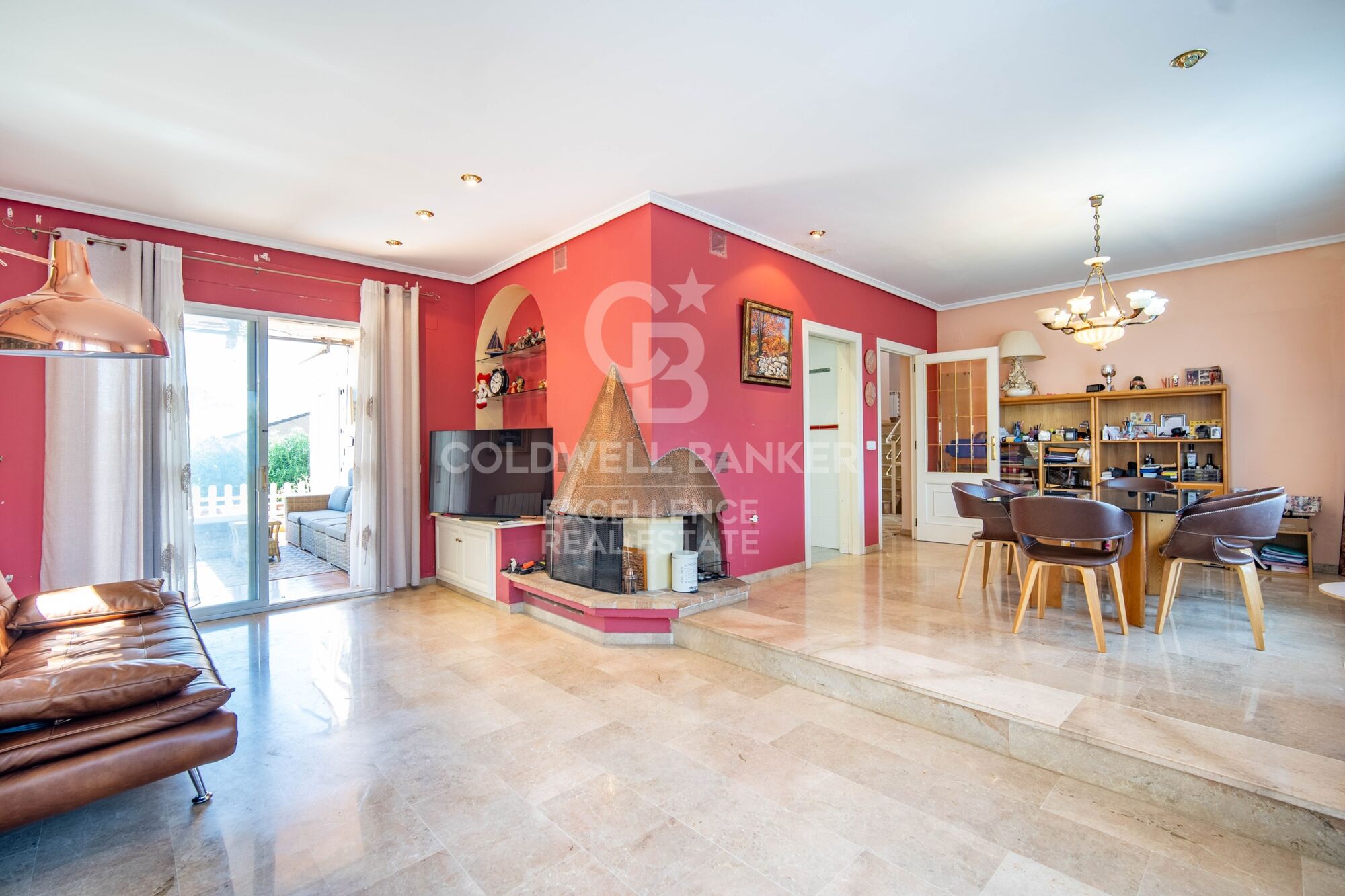 350 m² villa with pool, terraces, and 7 bedrooms in Monte Alcedo