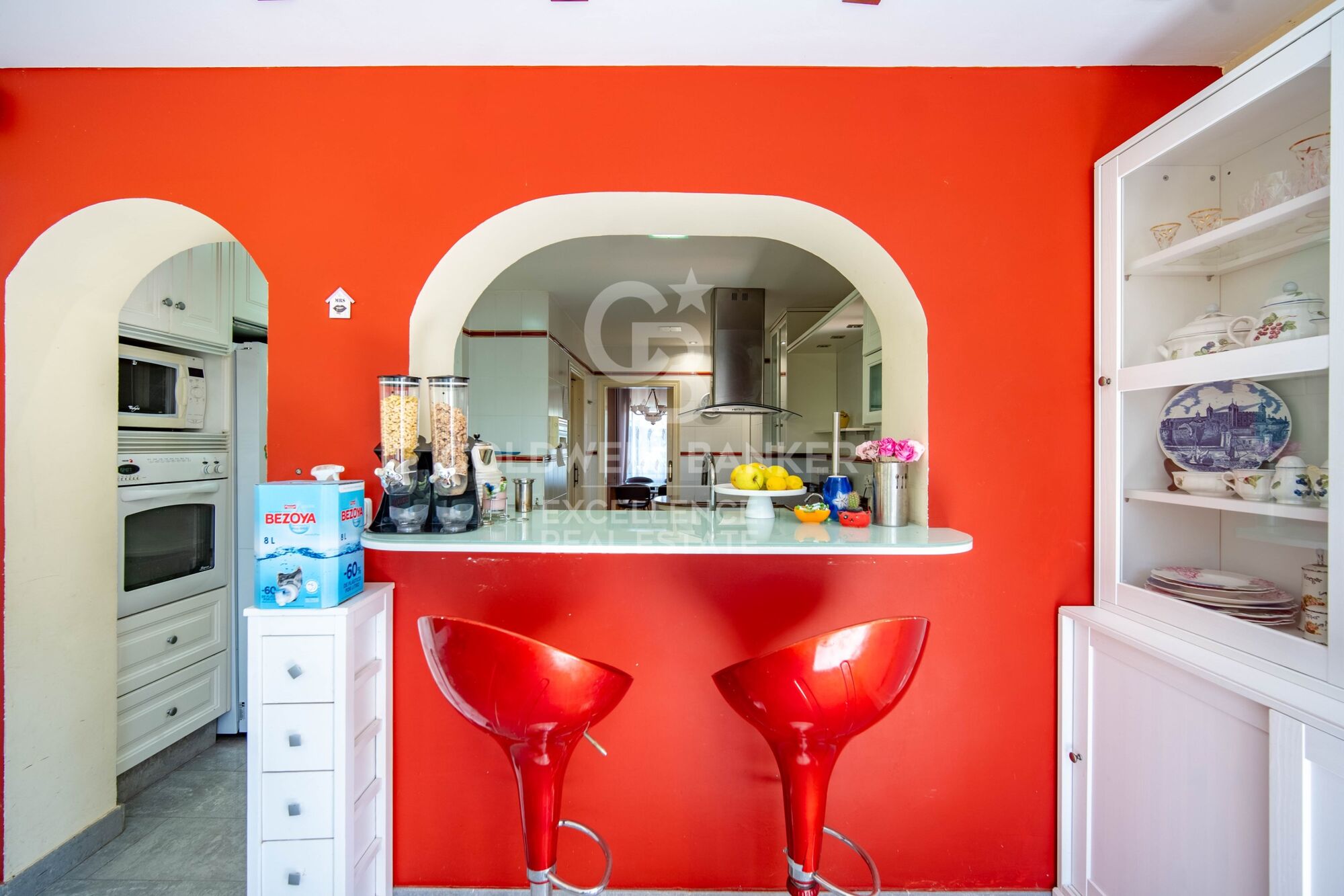 350 m² villa with pool, terraces, and 7 bedrooms in Monte Alcedo