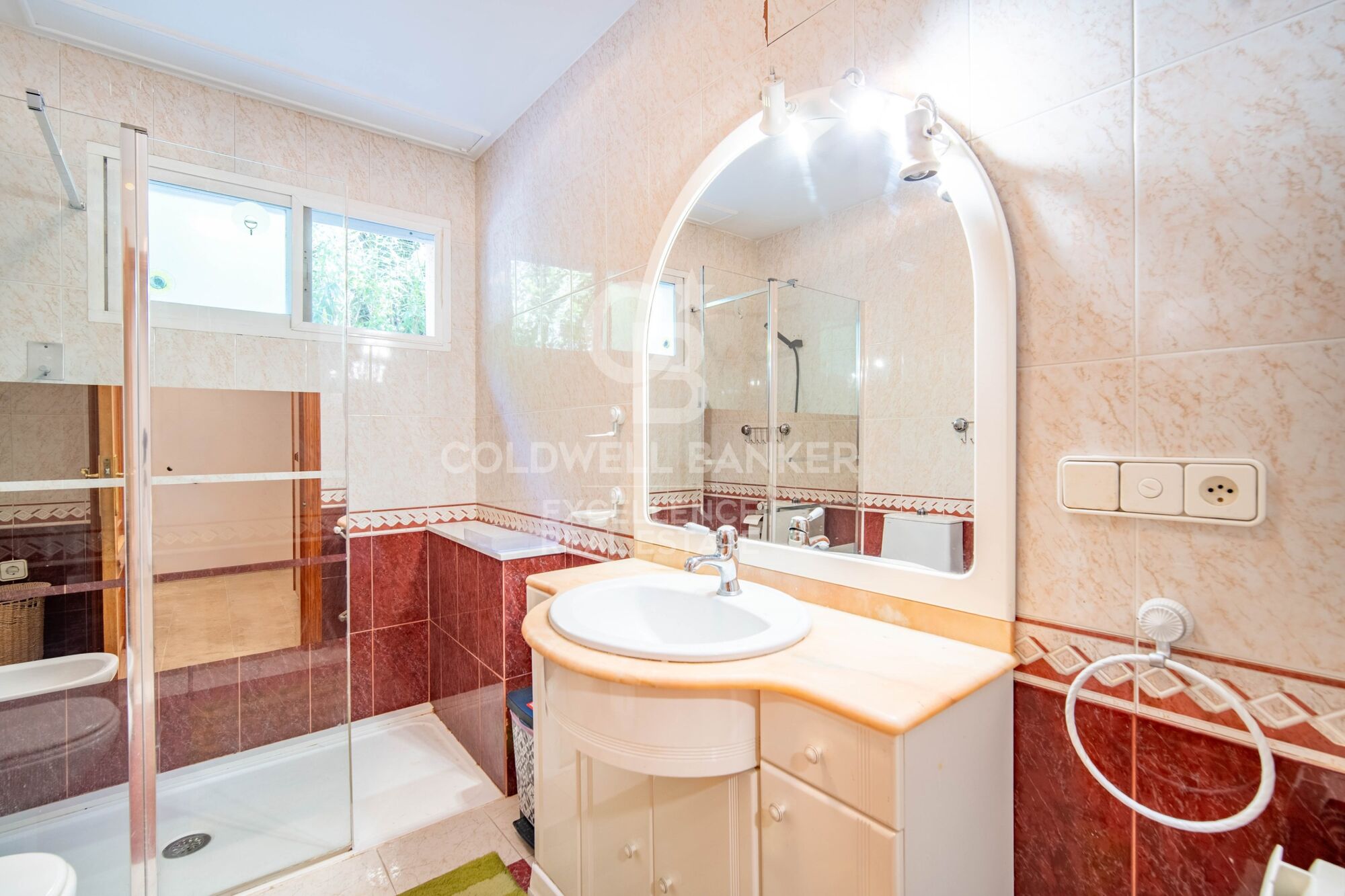 350 m² villa with pool, terraces, and 7 bedrooms in Monte Alcedo