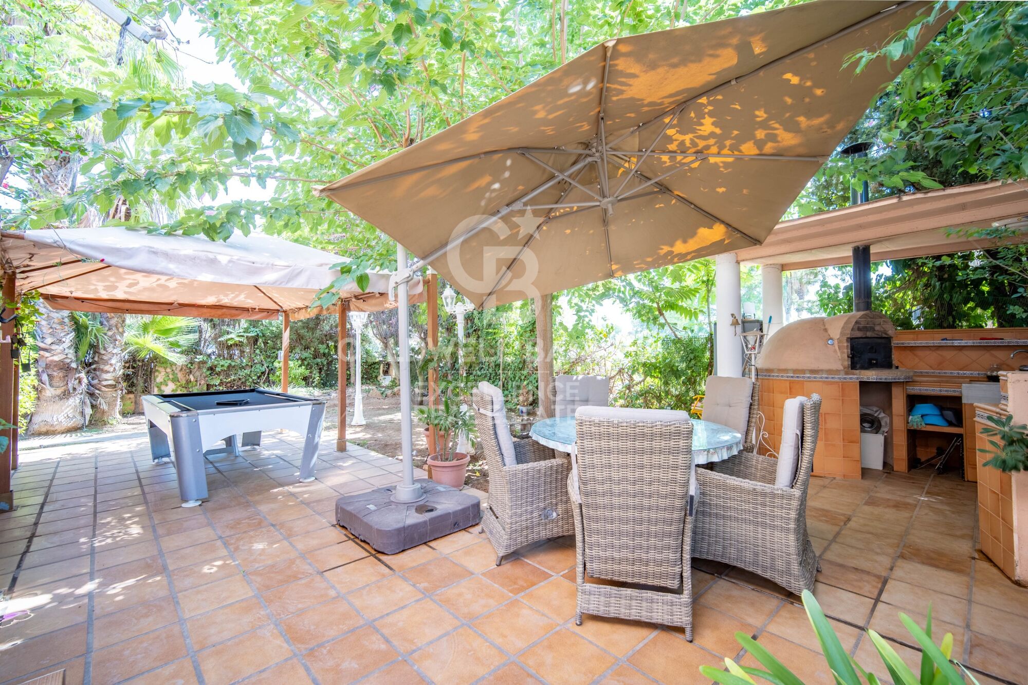 350 m² villa with pool, terraces, and 7 bedrooms in Monte Alcedo