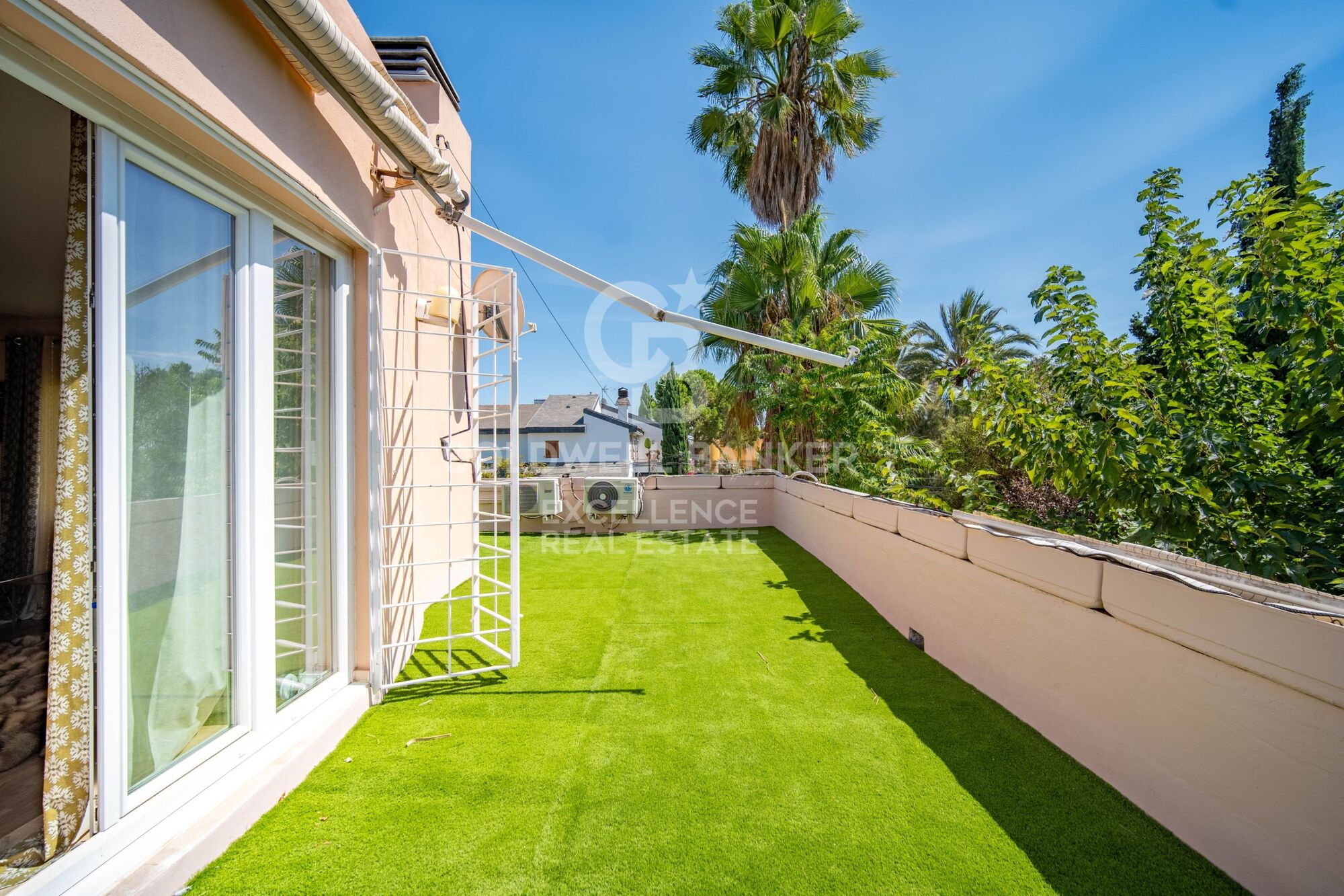 350 m² villa with pool, terraces, and 7 bedrooms in Monte Alcedo