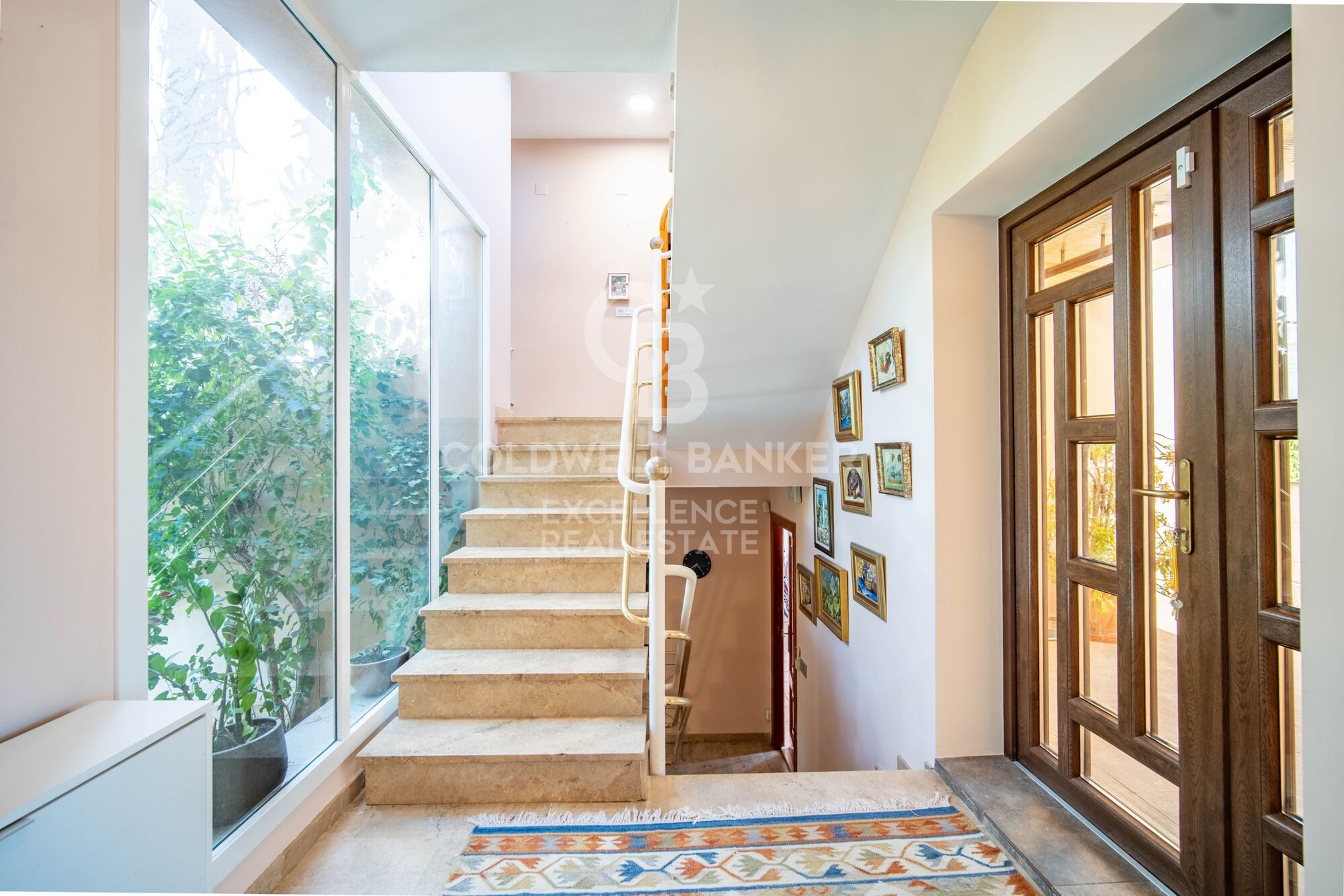 350 m² villa with pool, terraces, and 7 bedrooms in Monte Alcedo