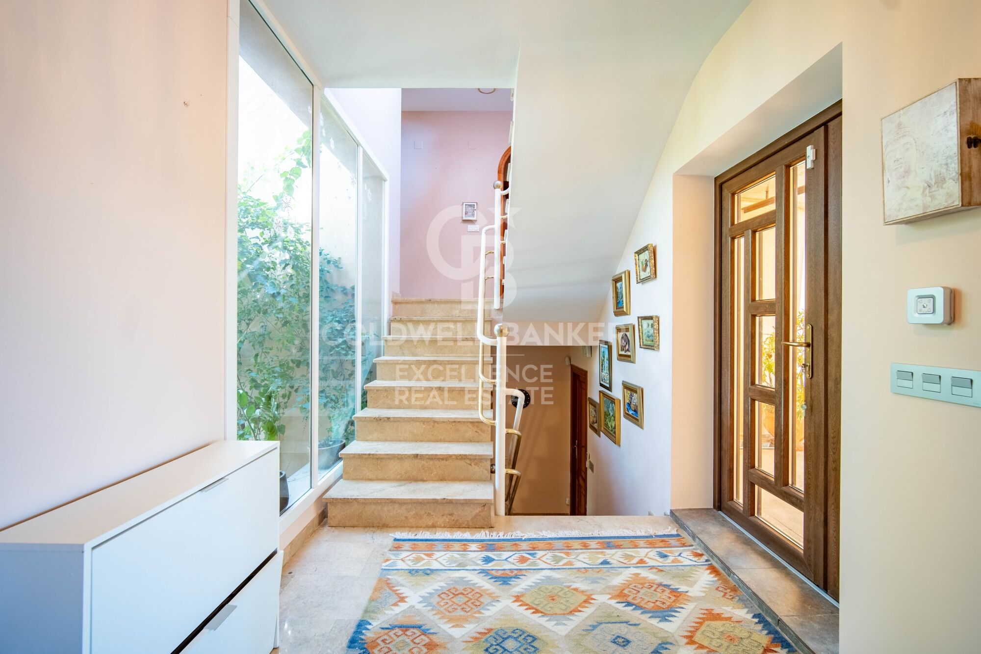 350 m² villa with pool, terraces, and 7 bedrooms in Monte Alcedo