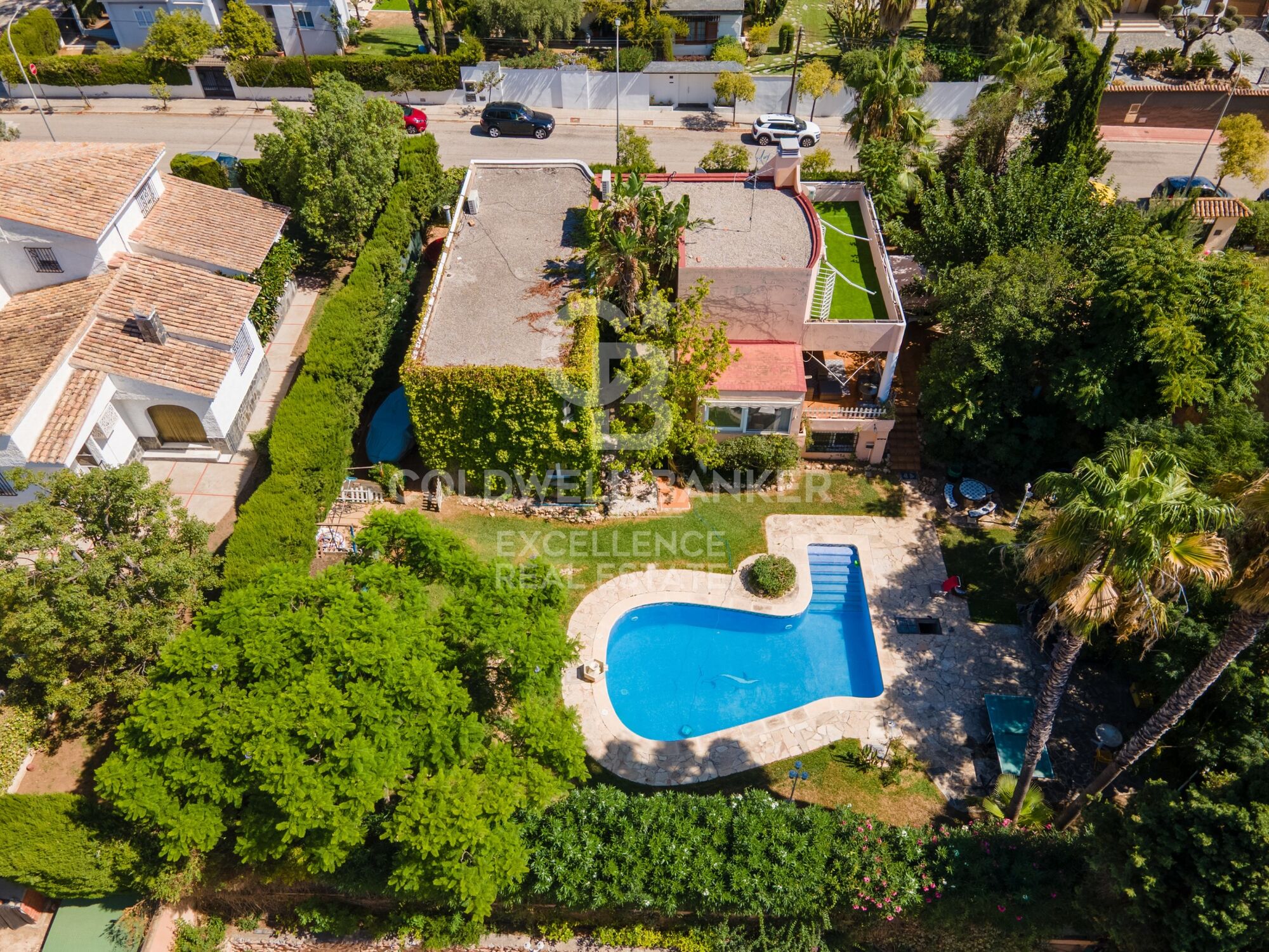 350 m² villa with pool, terraces, and 7 bedrooms in Monte Alcedo