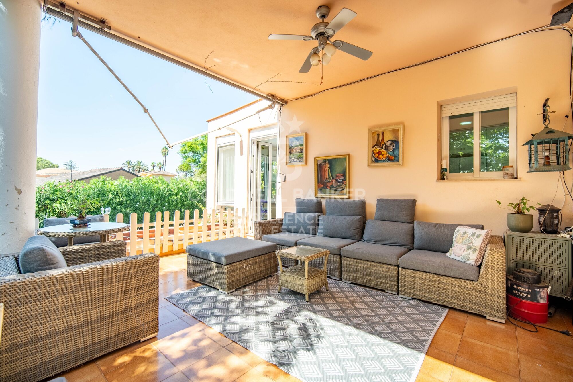 Villa de 350 m² con piscina, terrazas y 7 dormitorios en Monte Alcedo.