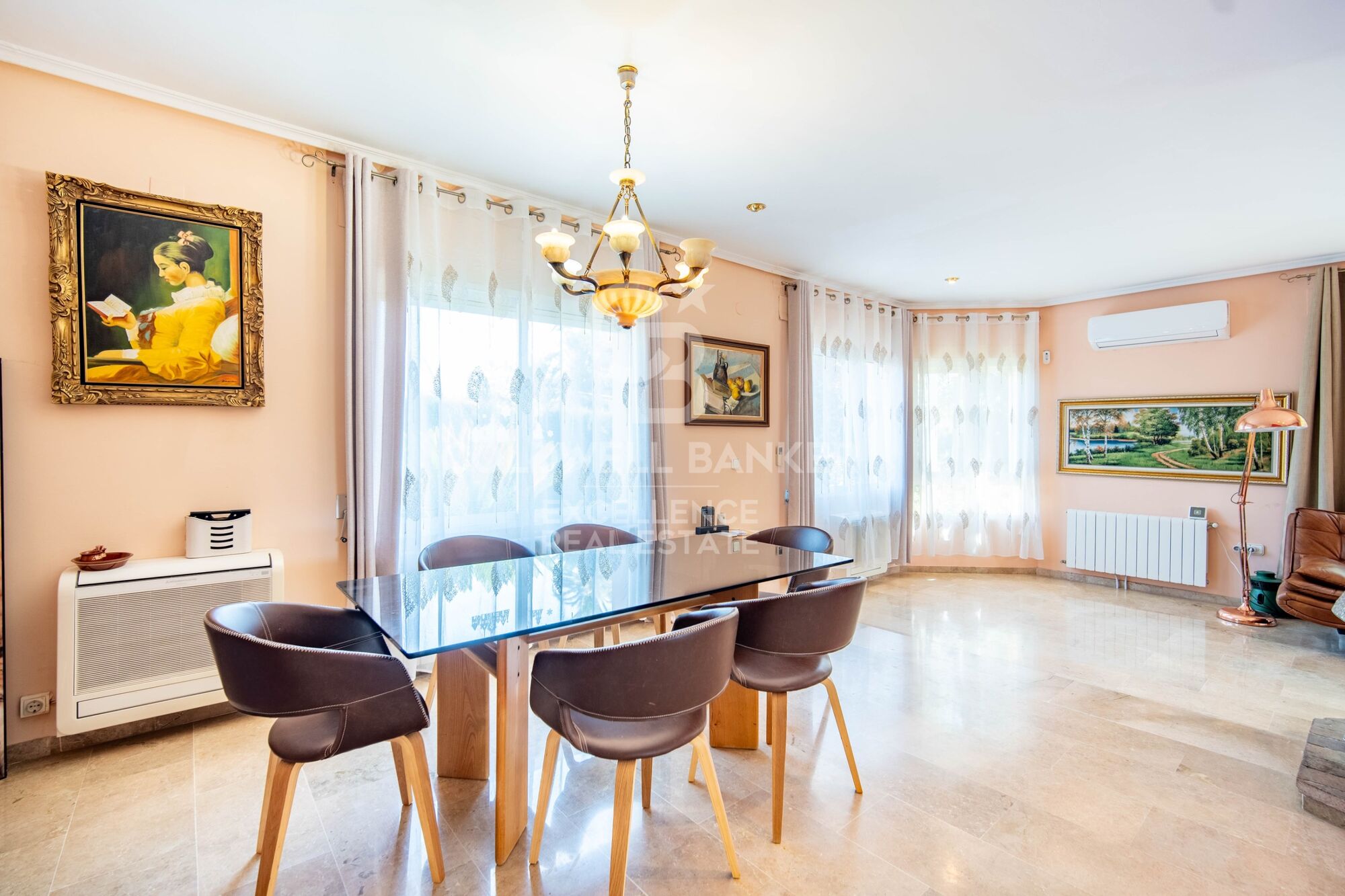 350 m² villa with pool, terraces, and 7 bedrooms in Monte Alcedo