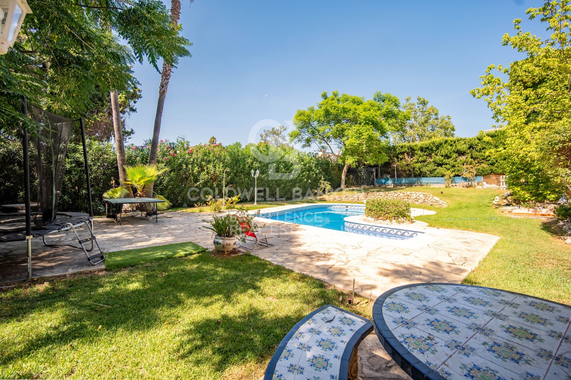 Villa de 350 m² avec piscine, terrasses et 7 chambres à Monte Alcedo