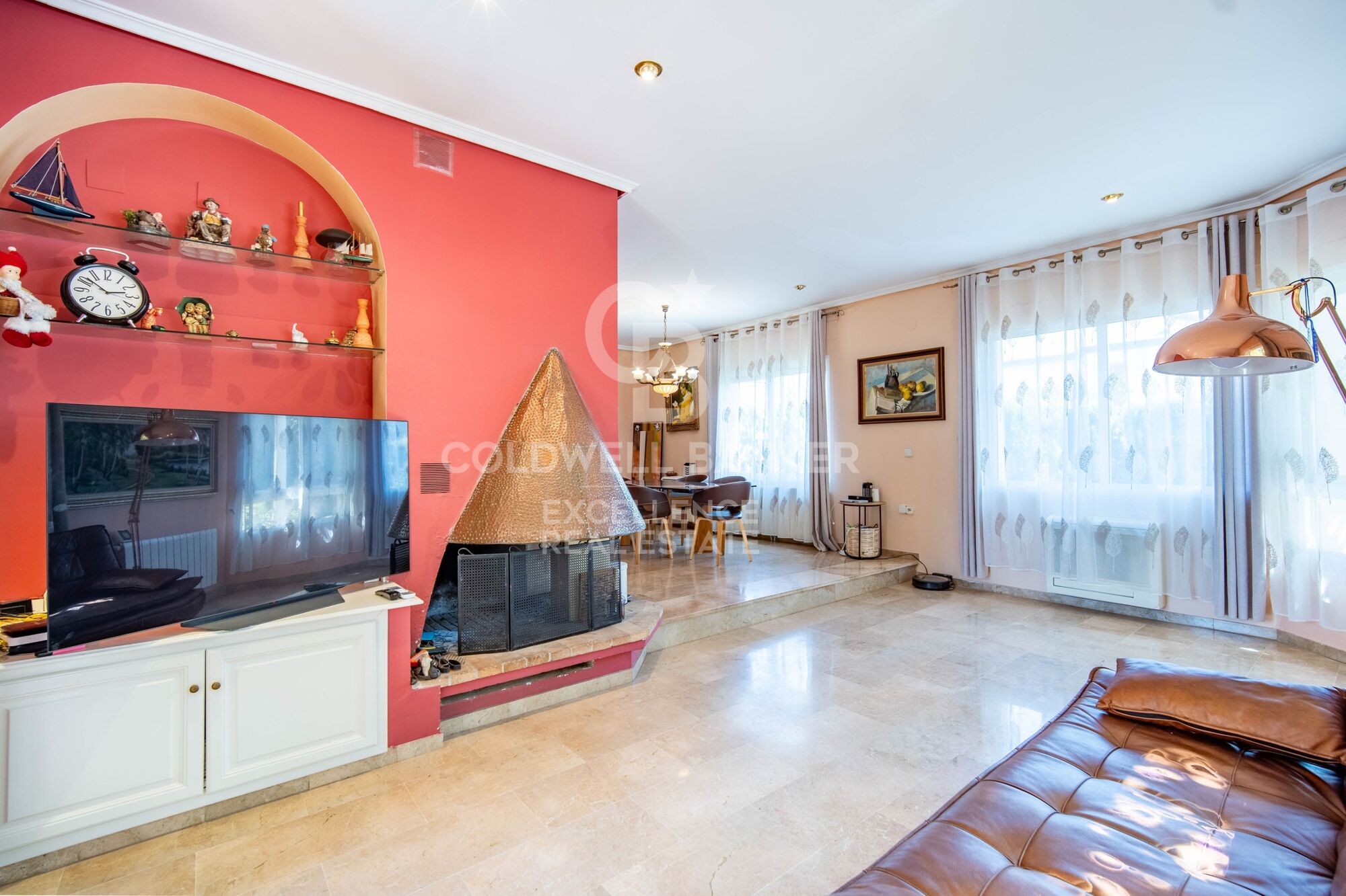 Villa de 350 m² con piscina, terrazas y 7 dormitorios en Monte Alcedo.