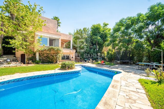 Villa mit 350 m², Pool, Terrassen und 7 Schlafzimmern in Monte Alcedo