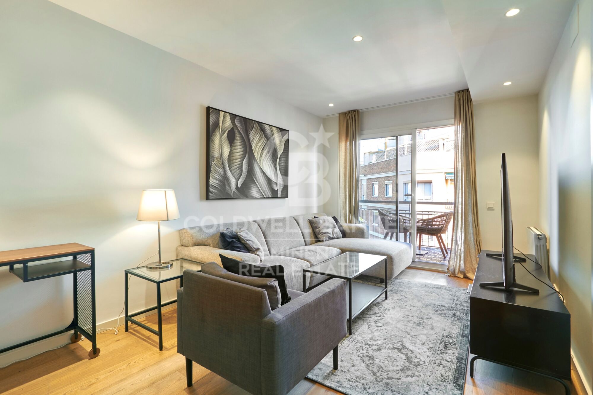 Flat for sale on Còrsega Street, near Sants Estació.