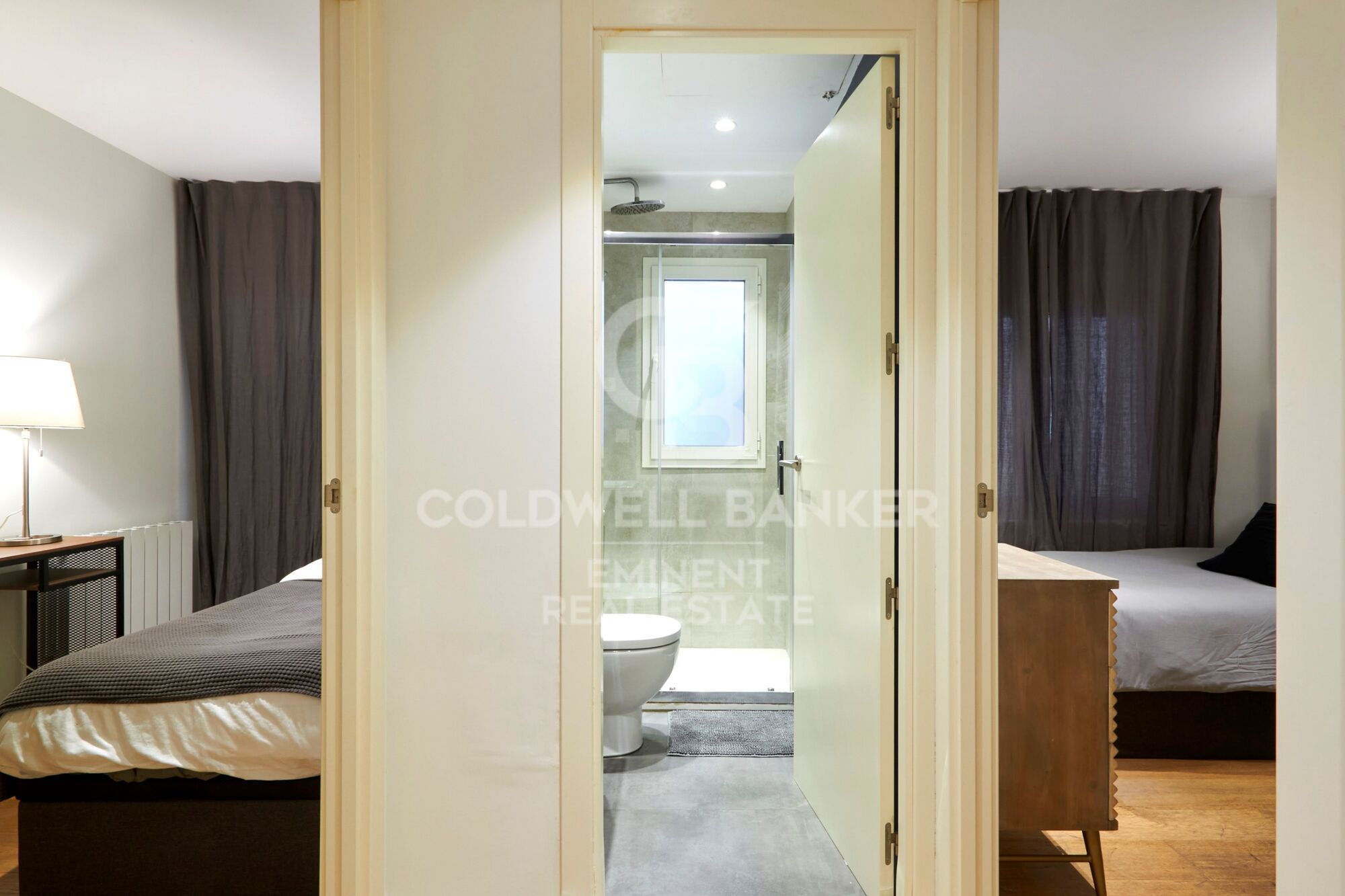 Flat for sale on Còrsega Street, near Sants Estació.