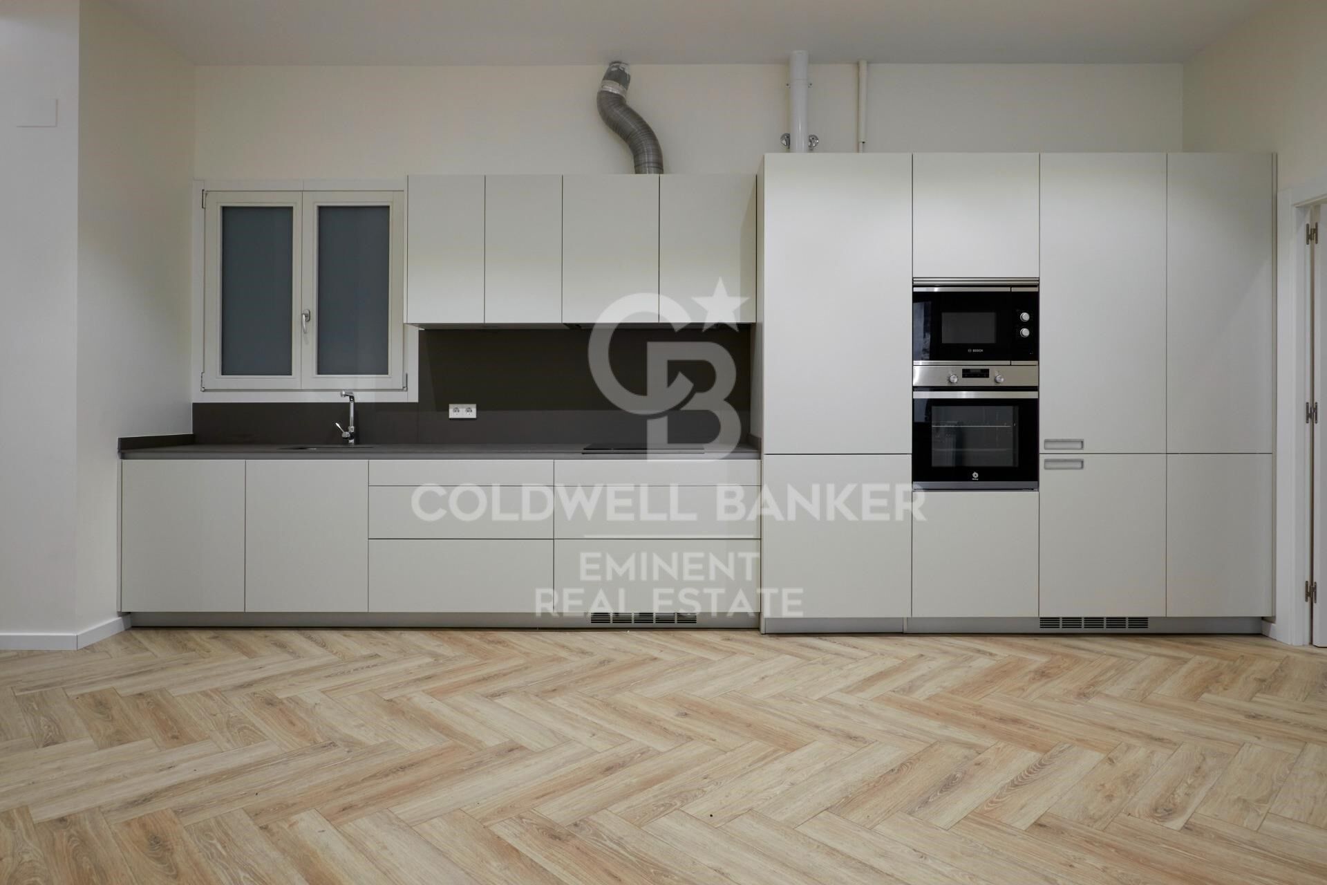 Renovated flat in the heart of Barcelona's historic centre