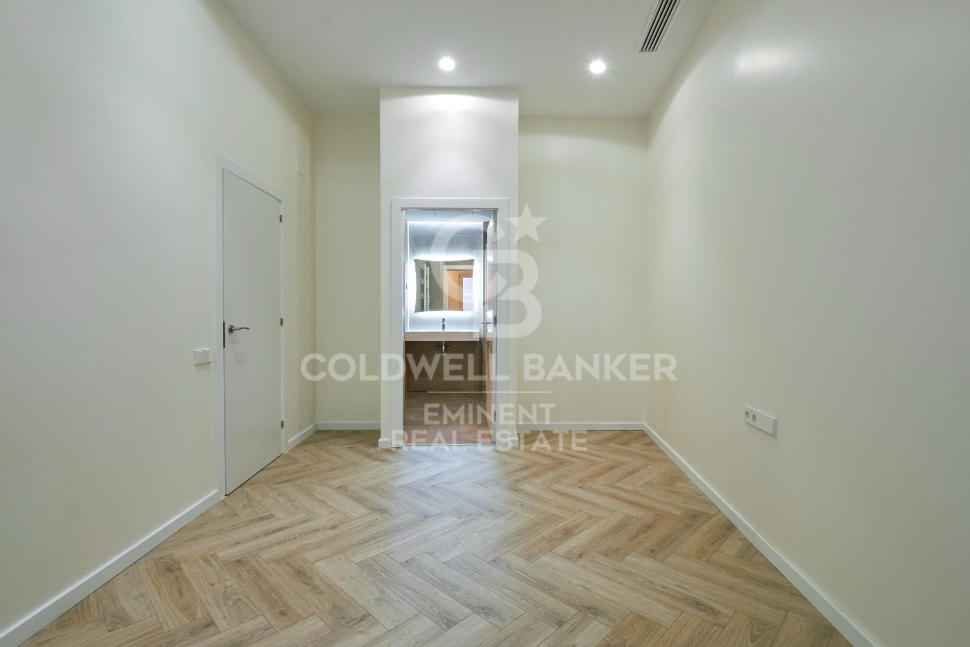 Renovated flat in the heart of Barcelona's historic centre