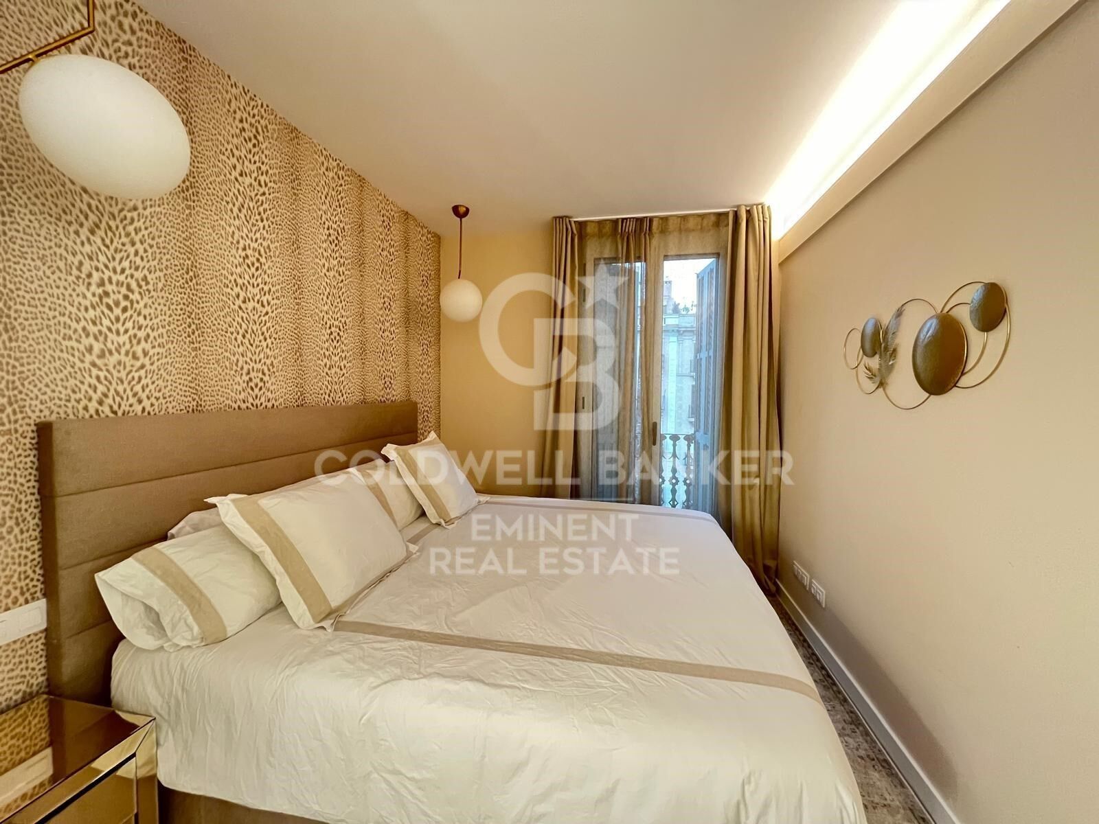 Sophisticated renovated flat by Passeig de Gràcia