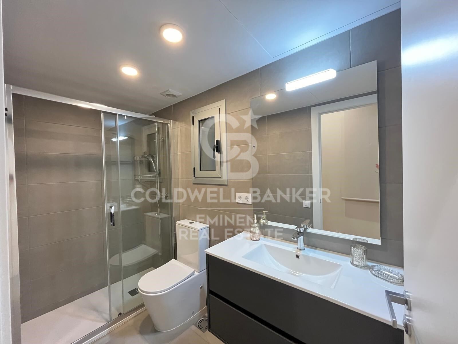 Sophisticated renovated flat by Passeig de Gràcia