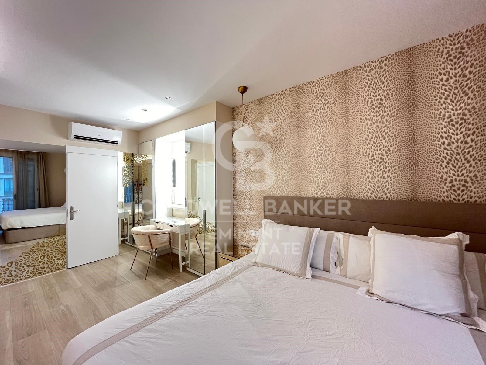 Sophisticated renovated flat by Passeig de Gràcia