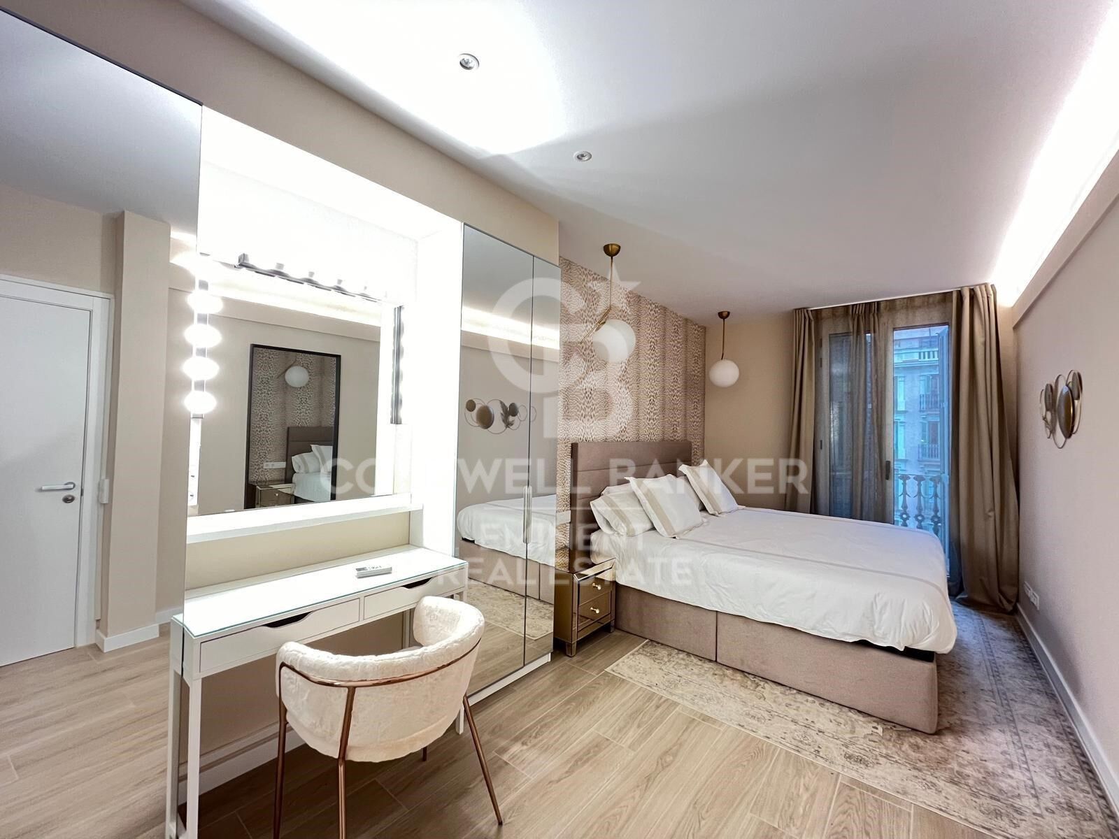 Sophisticated renovated flat by Passeig de Gràcia
