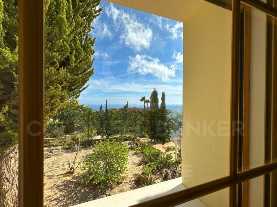 Chalet con vistas al mar en Cumbre del Sol - Disponible en venta y alquiler