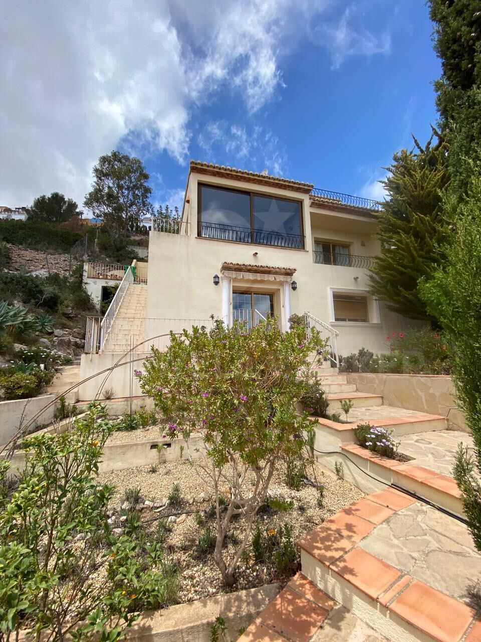 Chalet con vistas al mar en Cumbre del Sol - Disponible en venta y alquiler