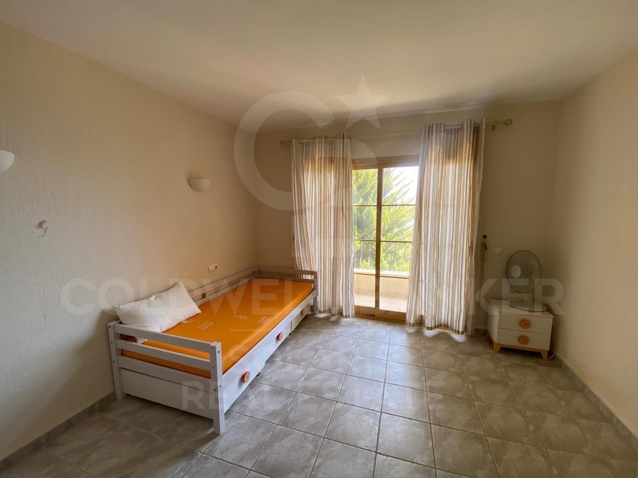 Chalet con vistas al mar en Cumbre del Sol - Disponible en venta y alquiler