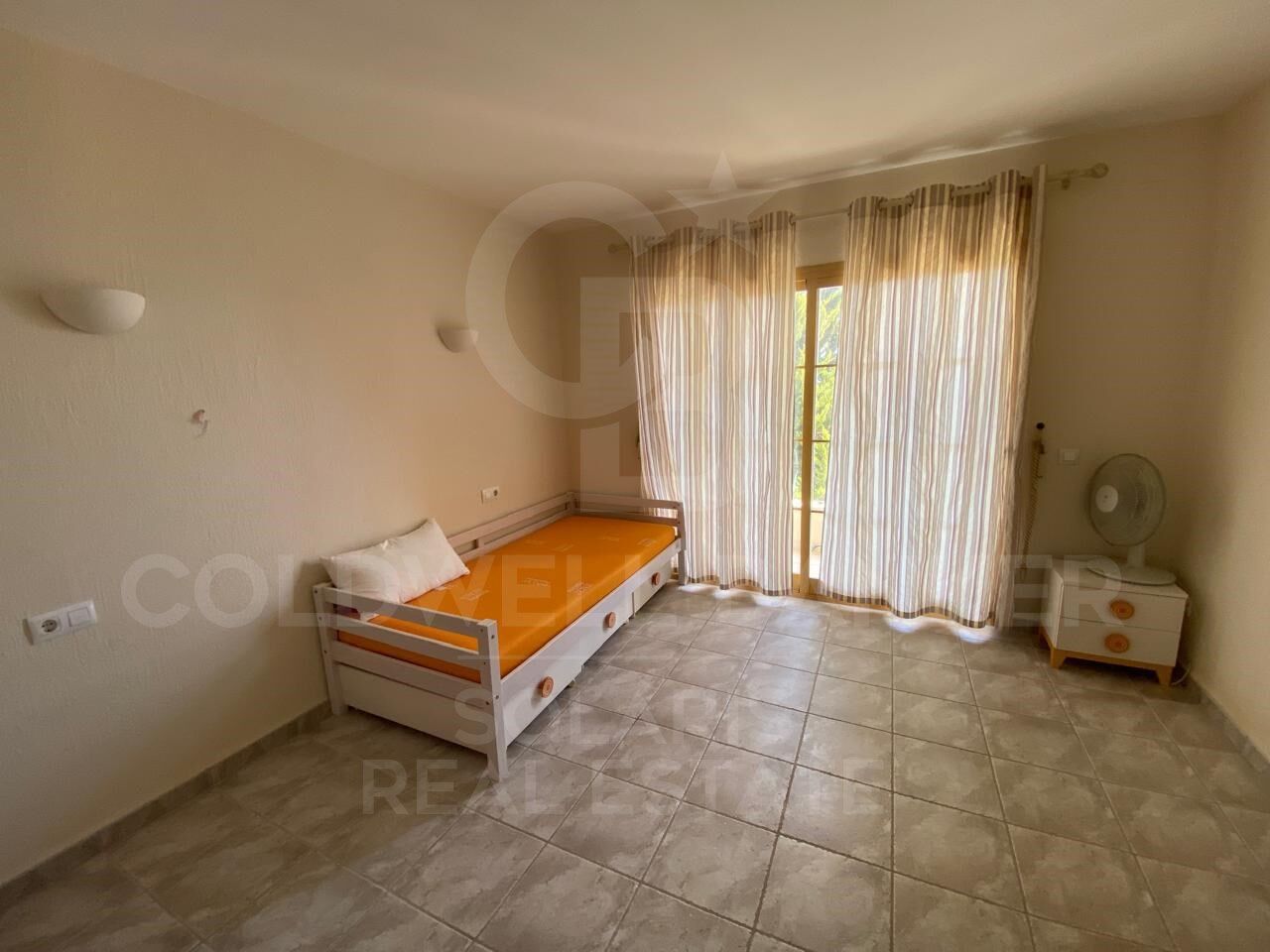 Chalet con vistas al mar en Cumbre del Sol - Disponible en venta y alquiler