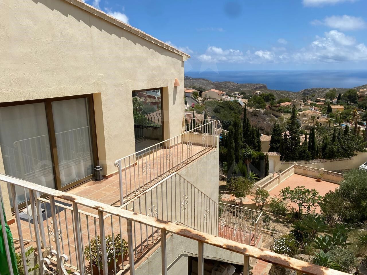 Chalet con vistas al mar en Cumbre del Sol - Disponible en venta y alquiler