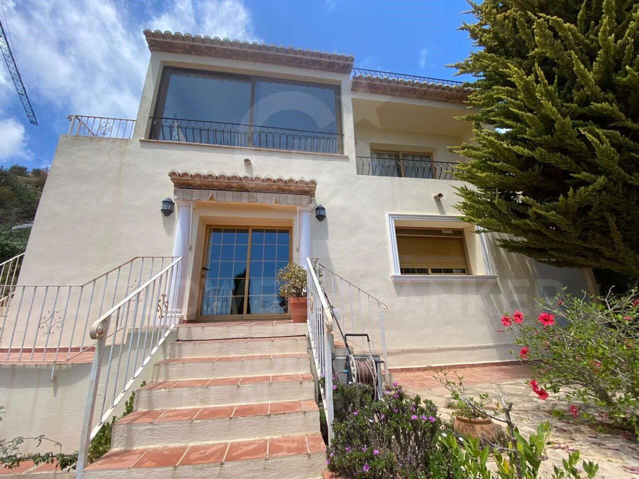 Chalet con vistas al mar en Cumbre del Sol - Disponible en venta y alquiler